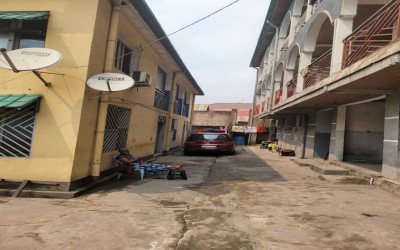 Gallery thumbnail Immeuble à Limete